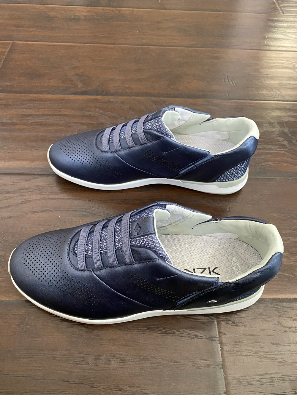 Kizik Atlanta Navy lace up sneakers women’s size 6.5 - Picture 2 of 8